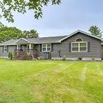 Mtn-View Escape With Large Yard In Duncansville!