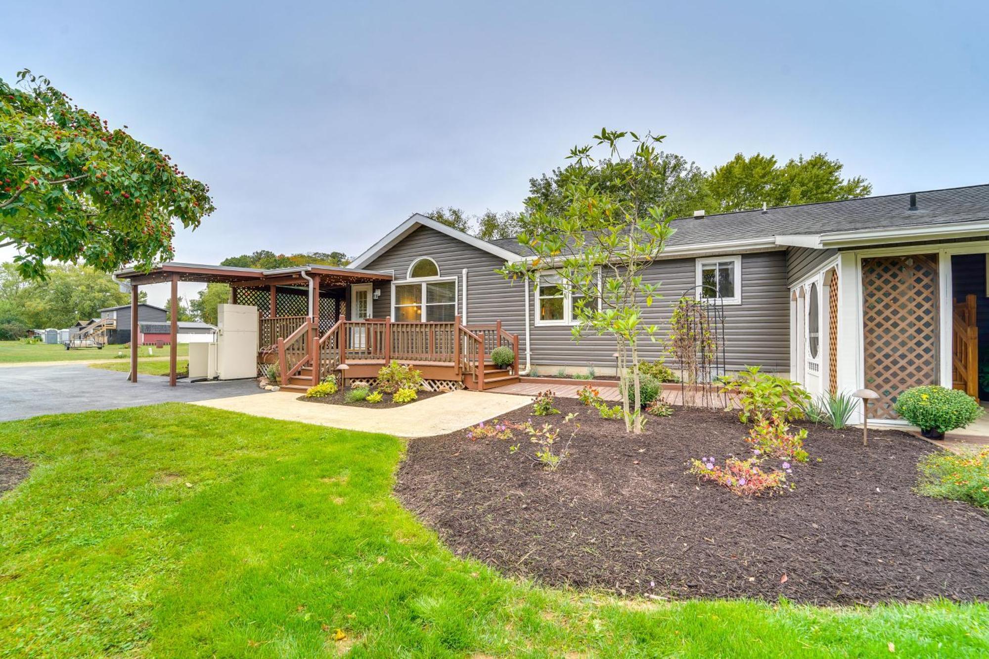 Mtn-view Escape With Large Yard In Duncansville! Holiday home