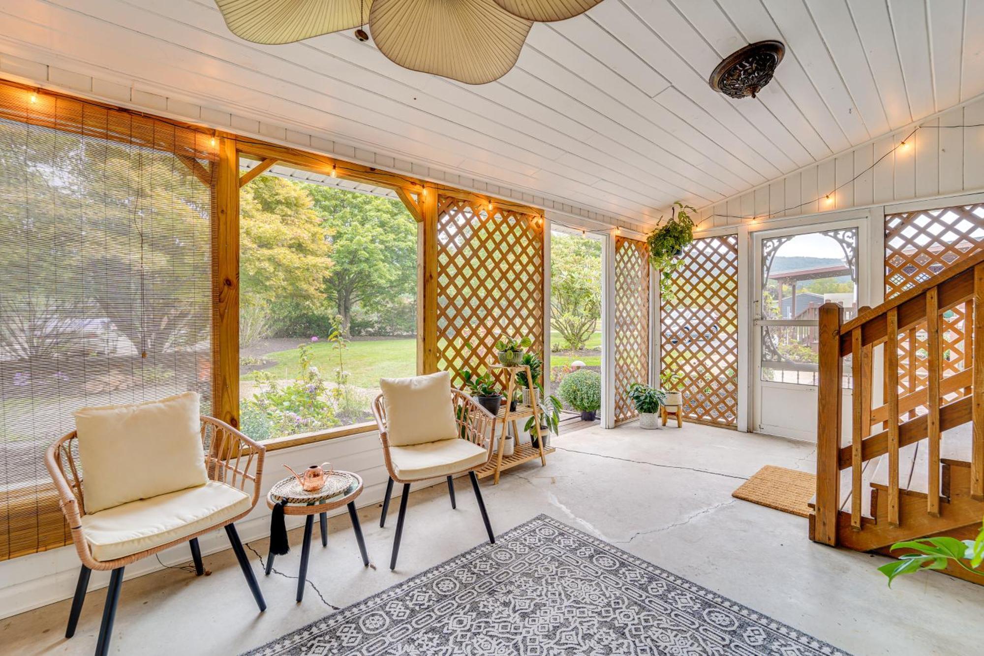 Holiday home Mtn-view Escape With Large Yard In Duncansville!